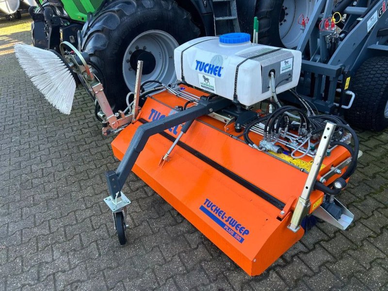 Kehrmaschine van het type Tuchel Plus 590 veegmachine, Gebrauchtmaschine in Klimmen