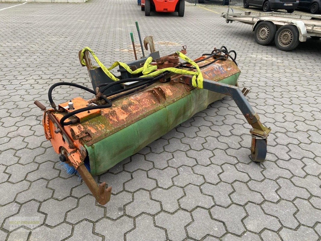 Kehrmaschine des Typs Tuchel Plus P1 260 HS 560 - JCB Aufnahme, Gebrauchtmaschine in Mühlengeez (Bild 3)