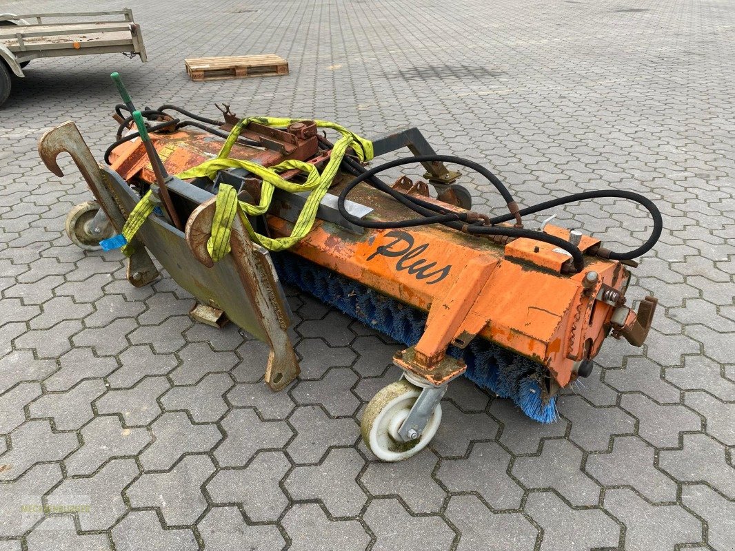 Kehrmaschine des Typs Tuchel Plus P1 260 HS 560 - JCB Aufnahme, Gebrauchtmaschine in Mühlengeez (Bild 4)