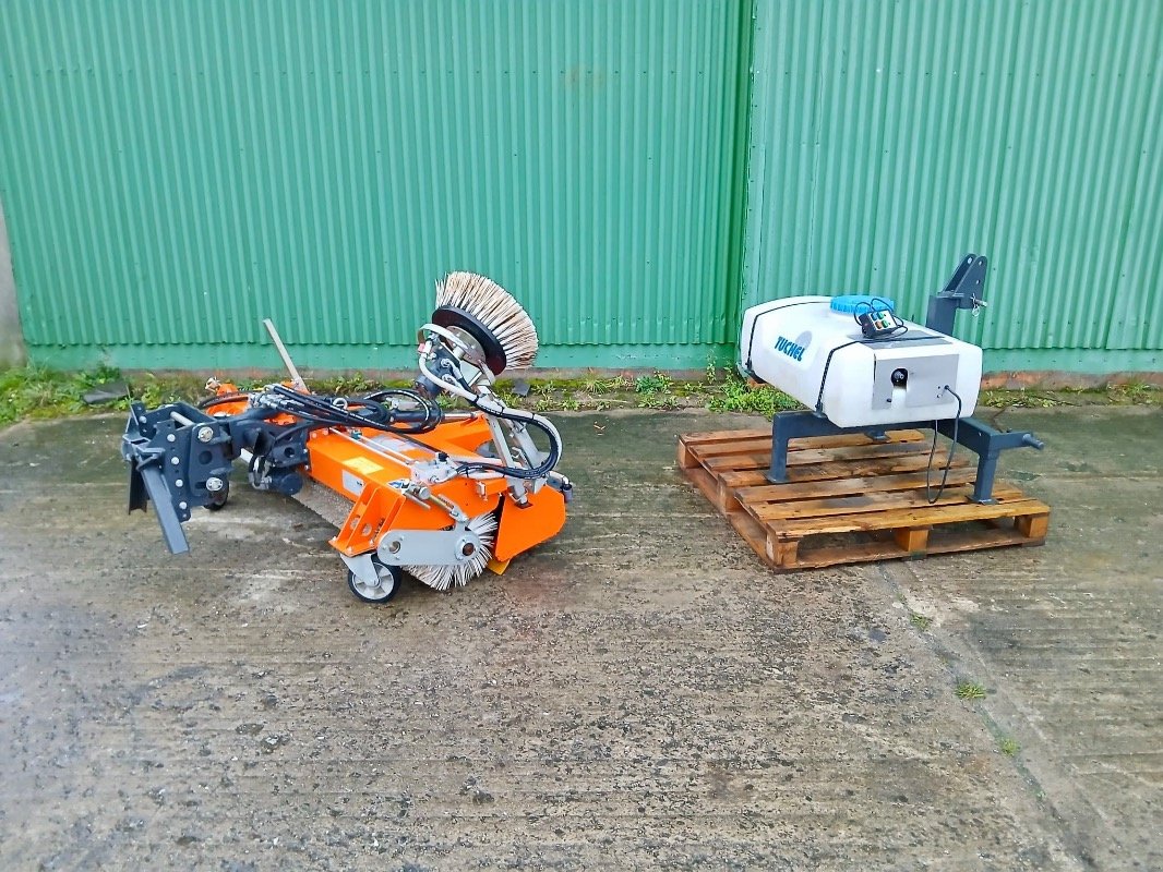 Kehrmaschine от тип Tuchel Simplex 400-150 mit Wassertank, Gebrauchtmaschine в Liebenwalde (Снимка 1)