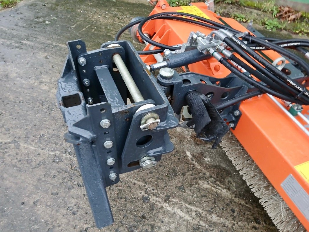 Kehrmaschine от тип Tuchel Simplex 400-150 mit Wassertank, Gebrauchtmaschine в Liebenwalde (Снимка 3)