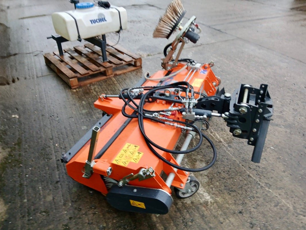 Kehrmaschine от тип Tuchel Simplex 400-150 mit Wassertank, Gebrauchtmaschine в Liebenwalde (Снимка 5)