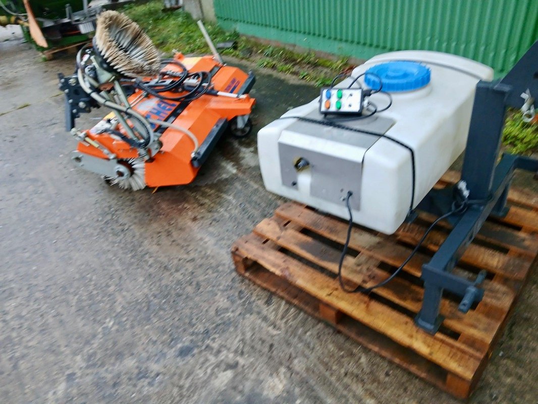 Kehrmaschine от тип Tuchel Simplex 400-150 mit Wassertank, Gebrauchtmaschine в Liebenwalde (Снимка 11)