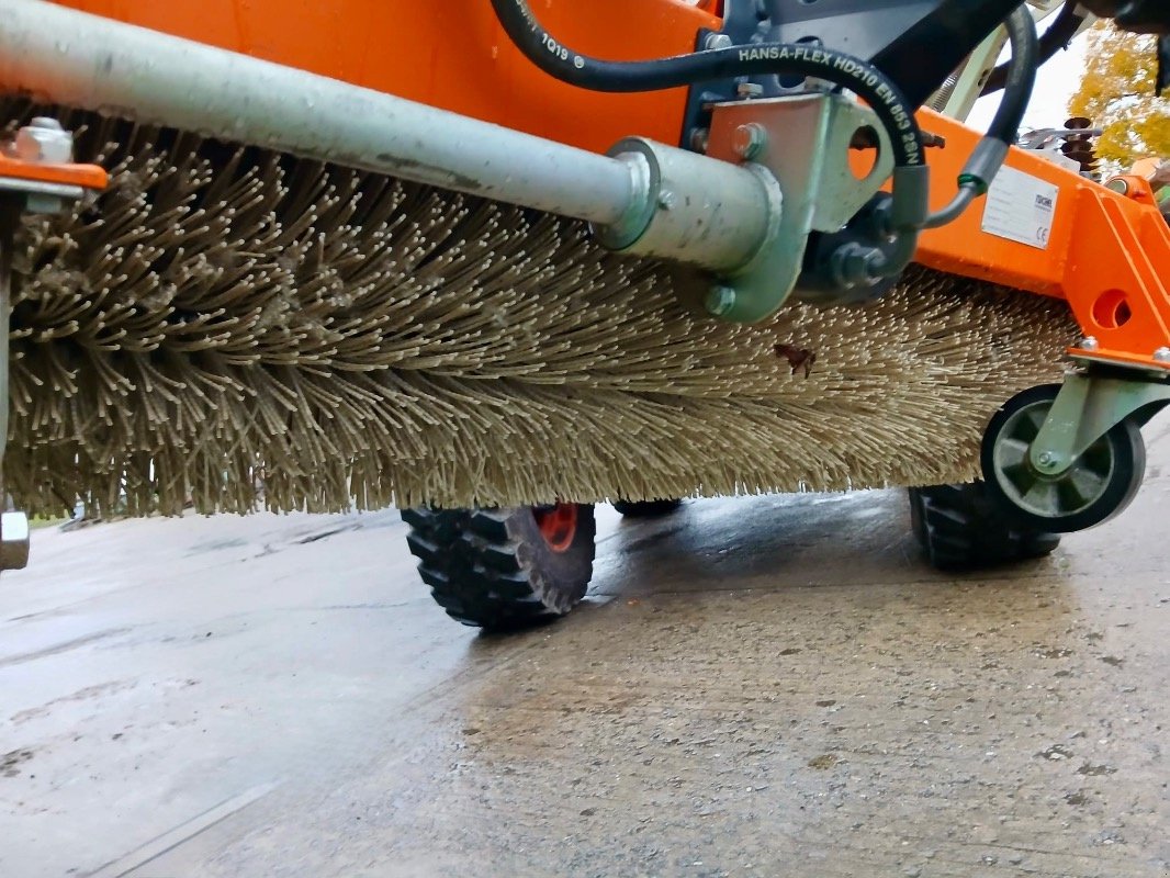 Kehrmaschine от тип Tuchel Simplex 400-150 mit Wassertank, Gebrauchtmaschine в Liebenwalde (Снимка 16)