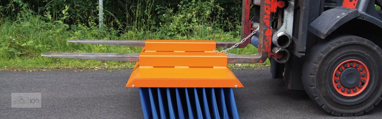 Kehrmaschine des Typs Tuchel Solo 230cm, Neumaschine in Eslohe–Bremke (Bild 2)