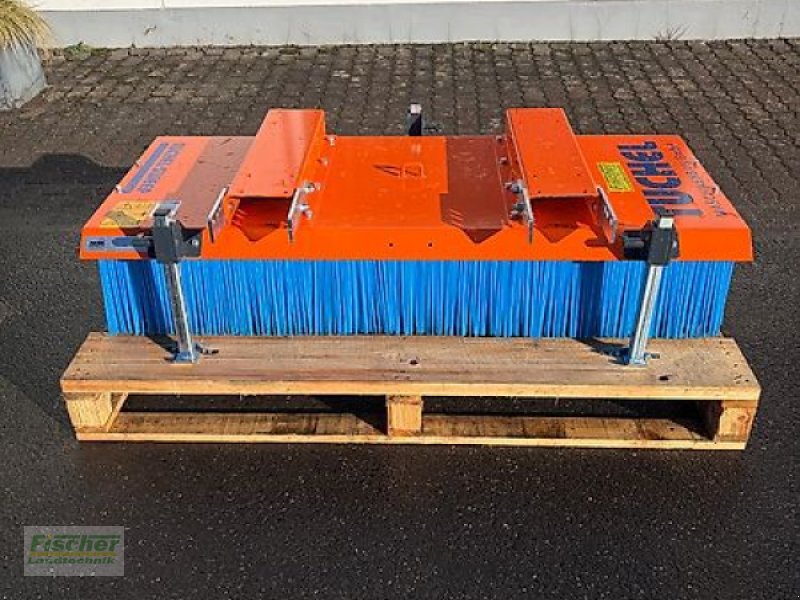 Kehrmaschine des Typs Tuchel Sweep Solo 150, Neumaschine in Kroppach (Bild 1)