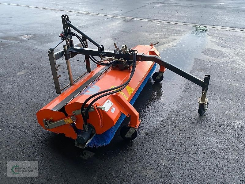 Kehrmaschine van het type Tuchel Tuchel Plus 560 - 200 Kehrmaschine 2,0m Front / Heck gebraucht, Gebrauchtmaschine in Rittersdorf (Foto 2)