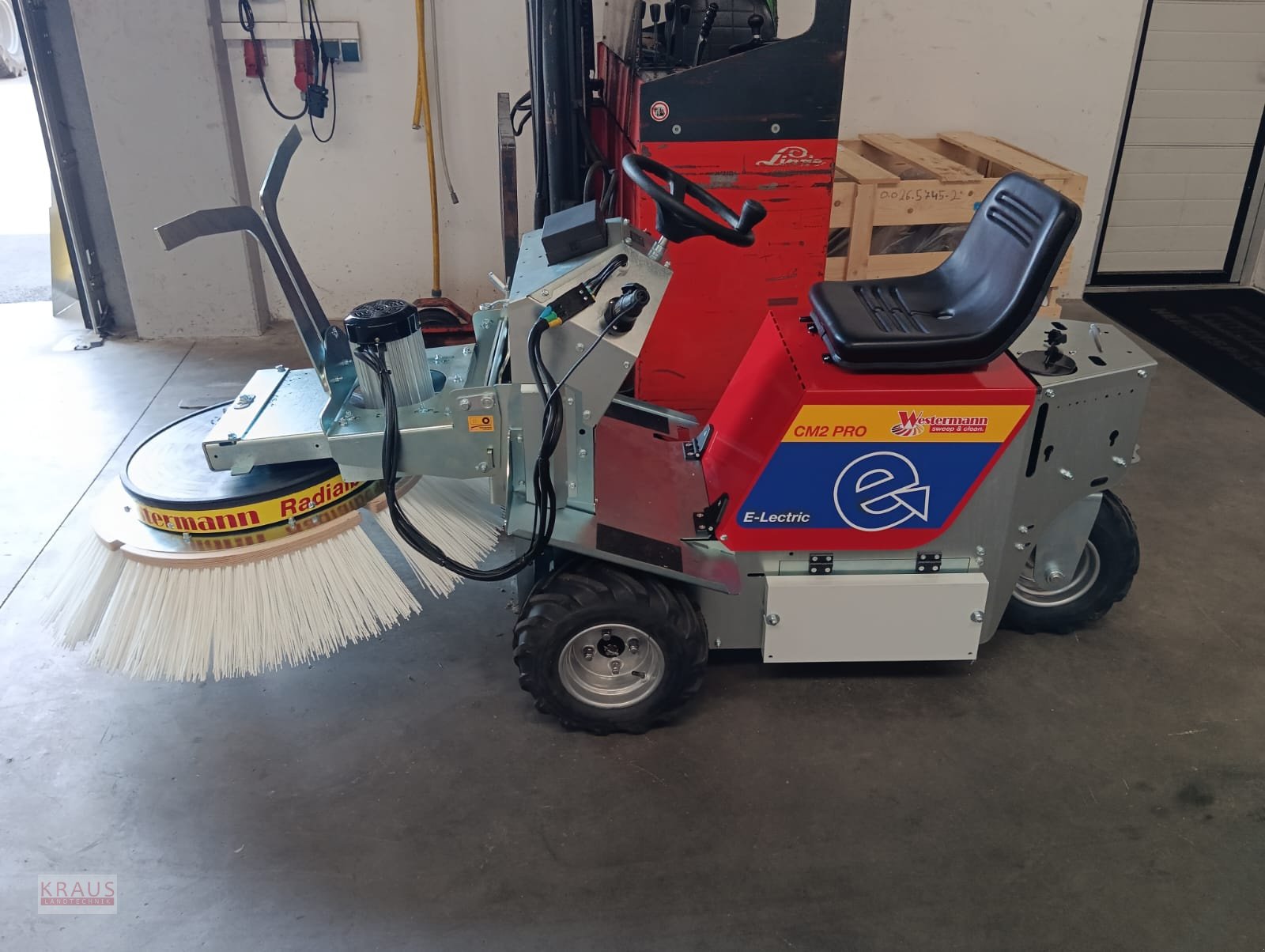 Kehrmaschine des Typs Westermann Cleanmeleon 2 PRO E-Lectric+, Neumaschine in Geiersthal (Bild 1)