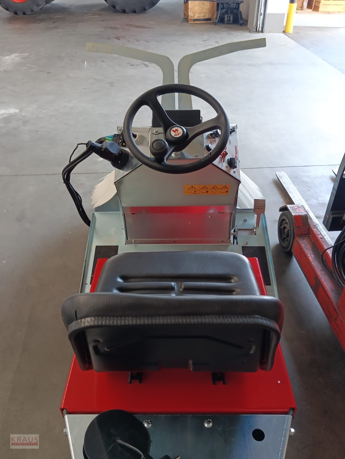 Kehrmaschine des Typs Westermann Cleanmeleon 2 PRO E-Lectric+, Neumaschine in Geiersthal (Bild 2)