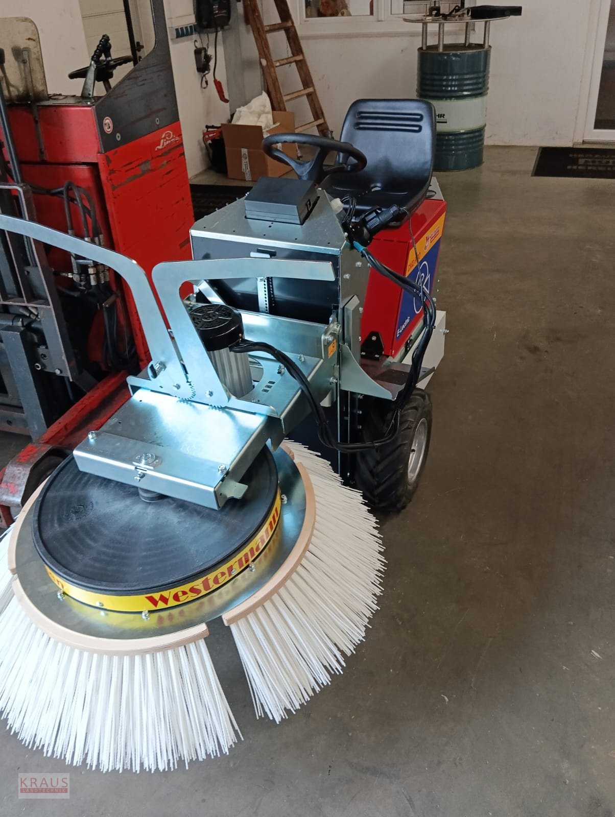 Kehrmaschine des Typs Westermann Cleanmeleon 2 PRO E-Lectric+, Neumaschine in Geiersthal (Bild 3)