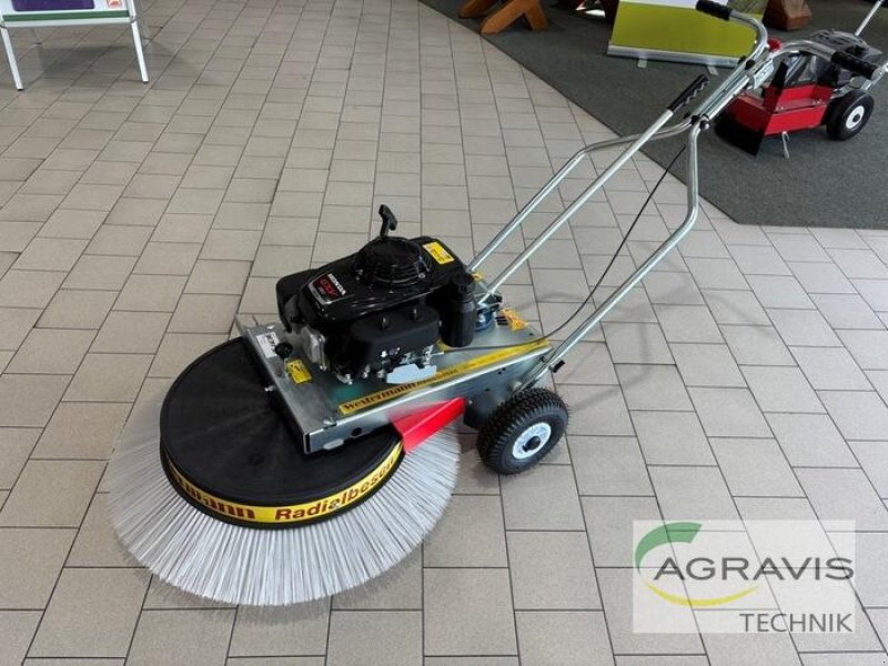 Kehrmaschine of the type Westermann WR 870, Neumaschine in Werl-Oberbergstraße (Picture 1)