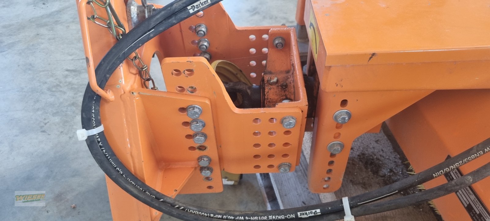 Kehrmaschine des Typs Wiedenmann Combi Clean 2350, Gebrauchtmaschine in Frauenneuharting (Bild 4)
