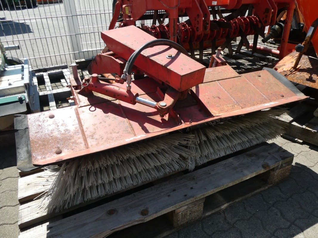 Kehrmaschine типа Wima Frontanbau Kehrbesen, Gebrauchtmaschine в Lauterberg/Barbis (Фотография 1)