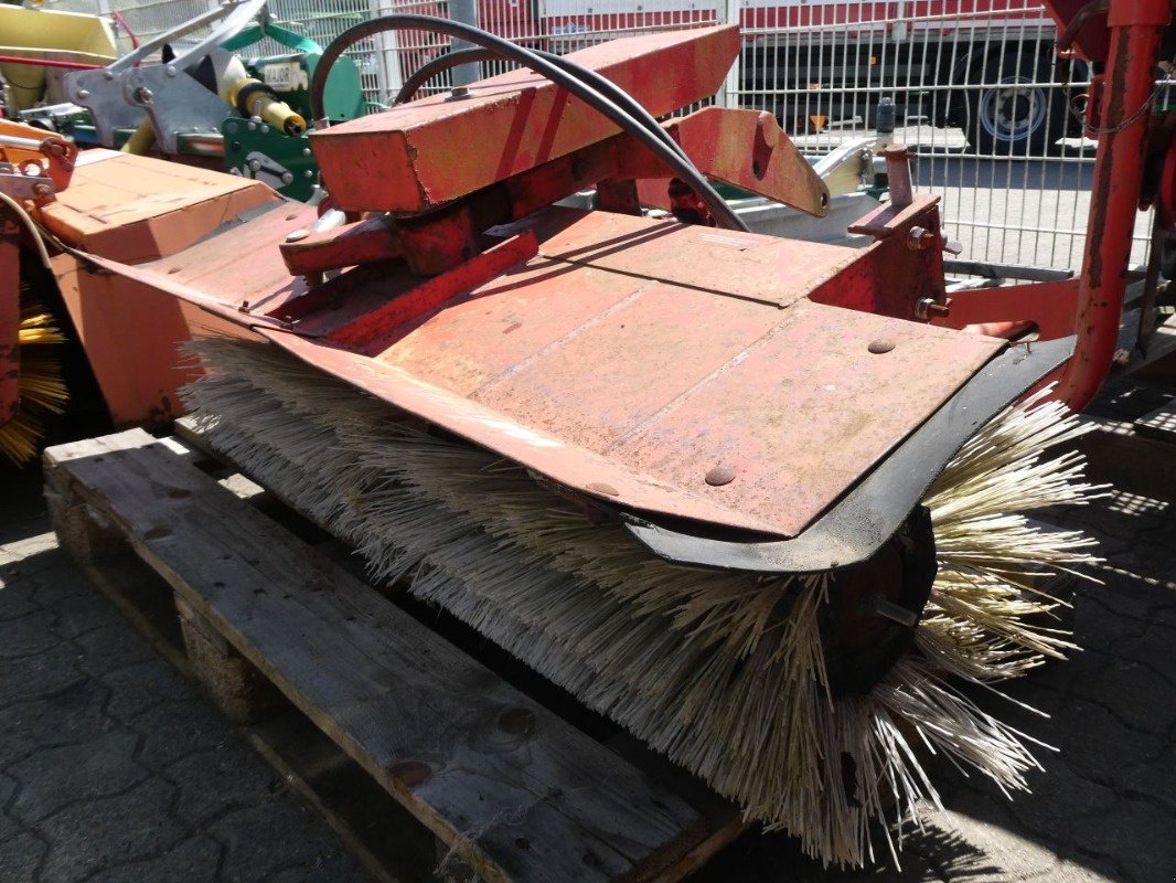 Kehrmaschine типа Wima Frontanbau Kehrbesen, Gebrauchtmaschine в Lauterberg/Barbis (Фотография 2)
