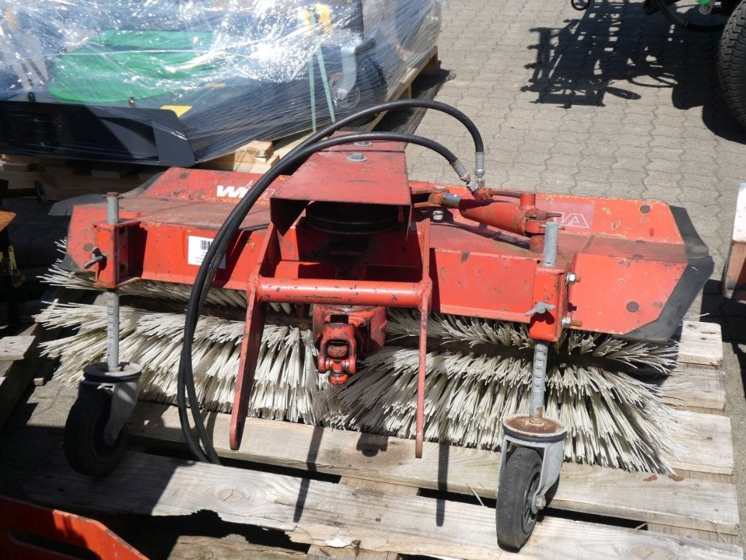 Kehrmaschine типа Wima Frontanbau Kehrbesen, Gebrauchtmaschine в Lauterberg/Barbis (Фотография 3)