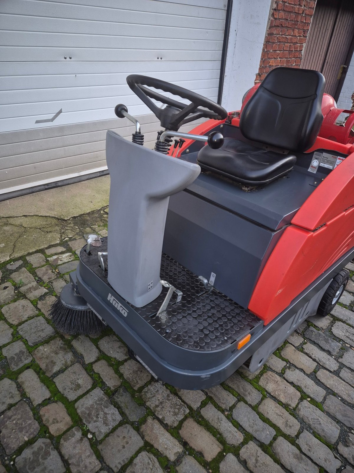 Kehrsaugmaschine des Typs Hako Sweepmaster P 980 R, Gebrauchtmaschine in Oelde (Bild 4)