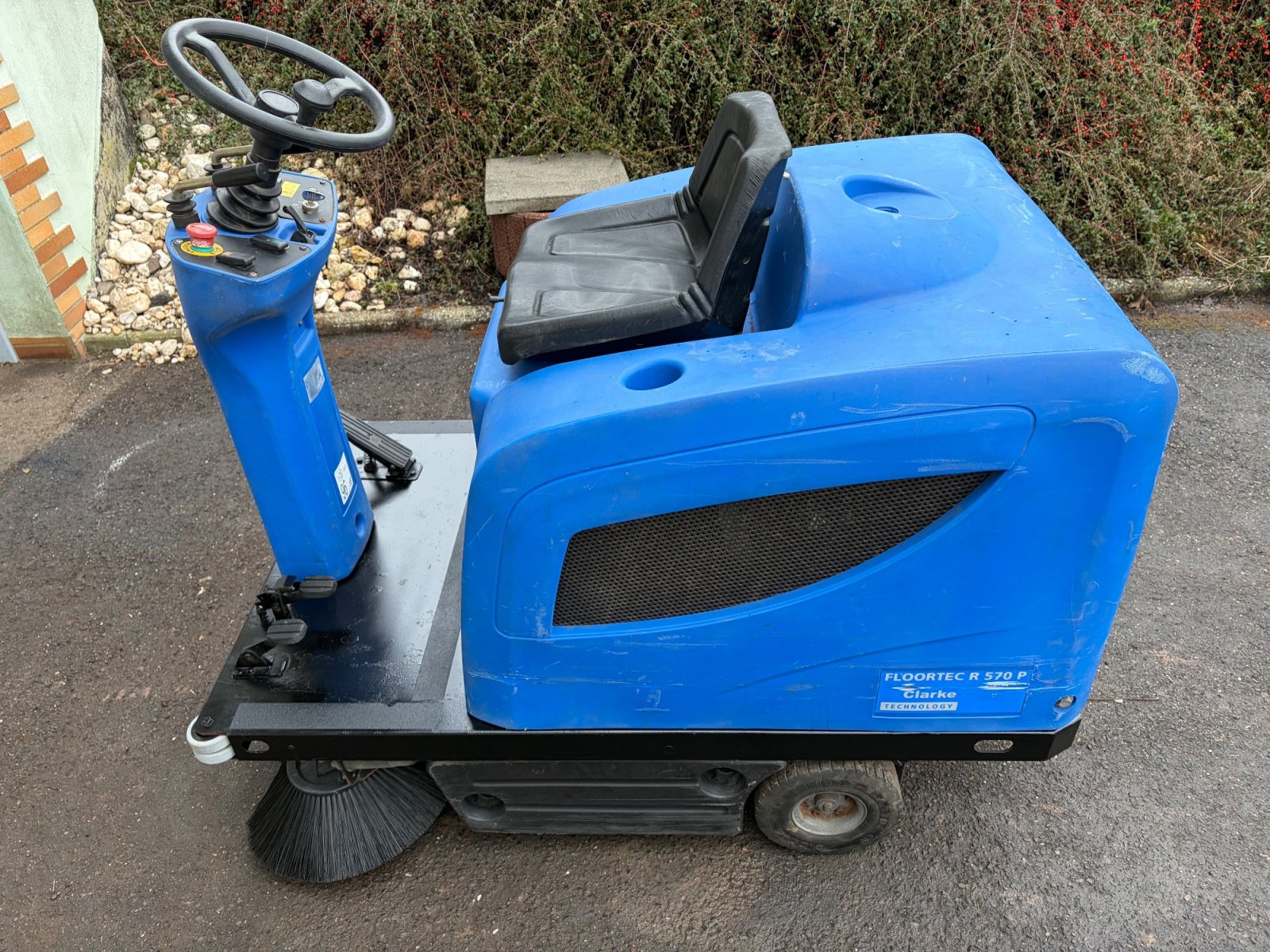 Kehrsaugmaschine от тип Nilfisk R570P, Gebrauchtmaschine в Gladbach (Снимка 4)