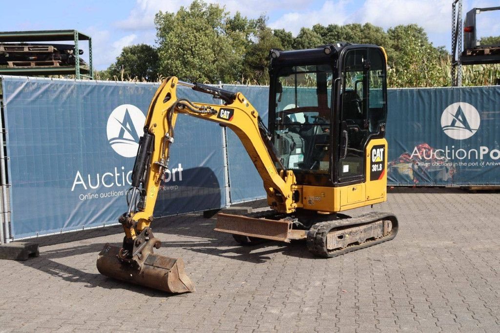 Kettenbagger от тип Caterpillar 301.8, Gebrauchtmaschine в Antwerpen (Снимка 10)