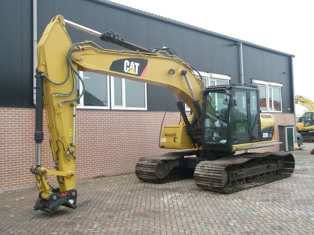 Kettenbagger of the type Caterpillar 320D, Gebrauchtmaschine in Barneveld (Picture 1)