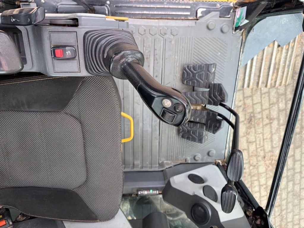 Kettenbagger a típus Caterpillar 320NG, Gebrauchtmaschine ekkor: Doetinchem (Kép 11)