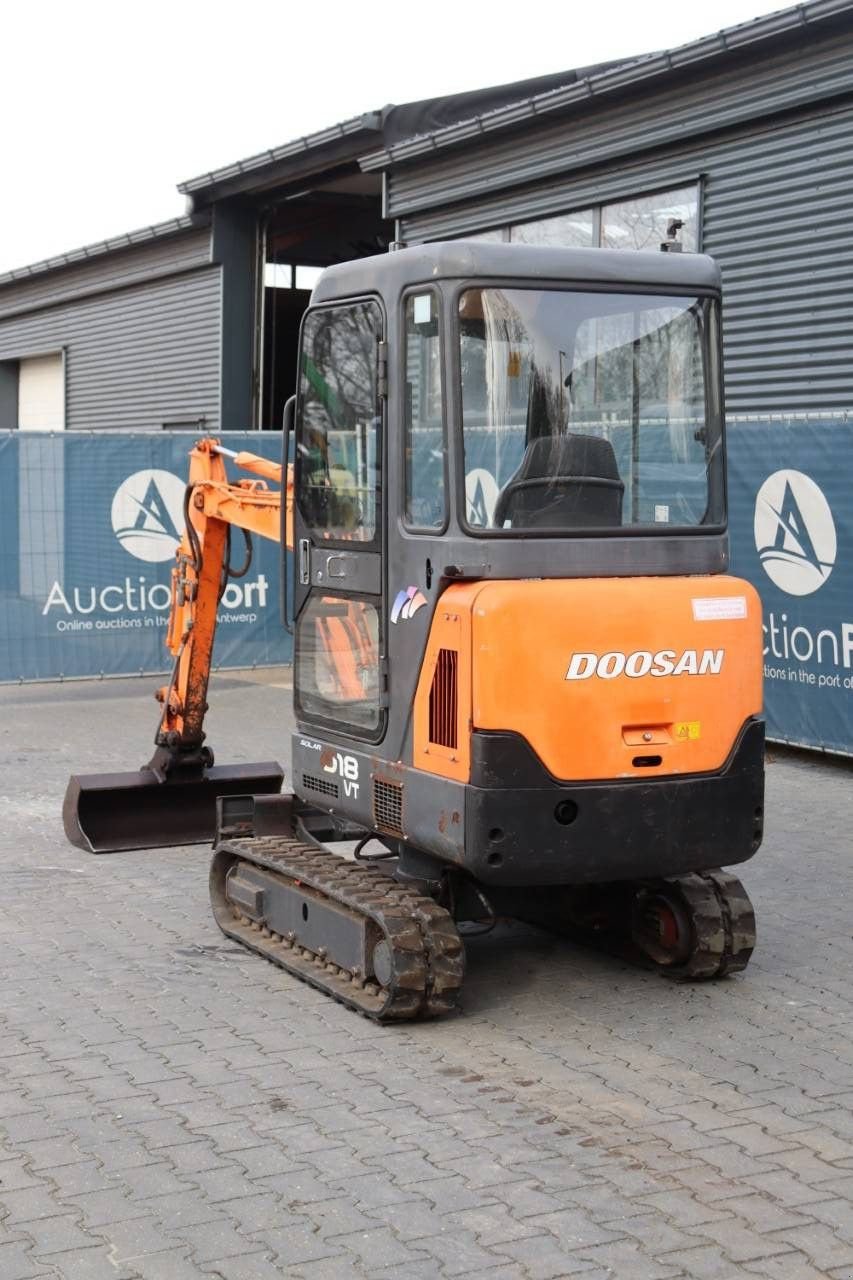 Kettenbagger za tip Doosan D18 VT, Gebrauchtmaschine u Antwerpen (Slika 4)