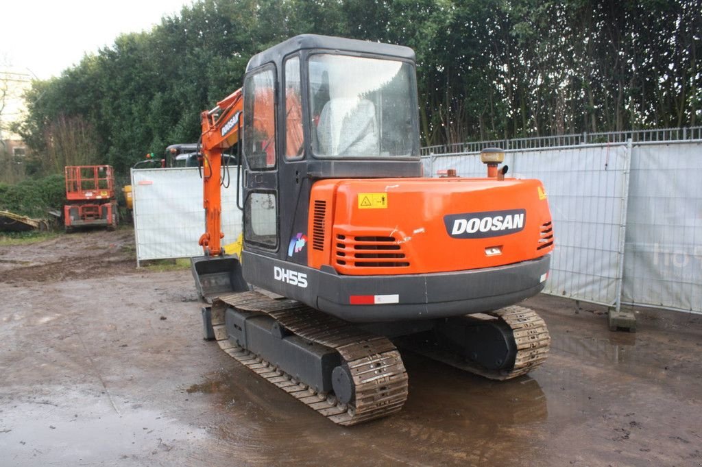 Kettenbagger des Typs Doosan DH55, Gebrauchtmaschine in Antwerpen (Bild 3)