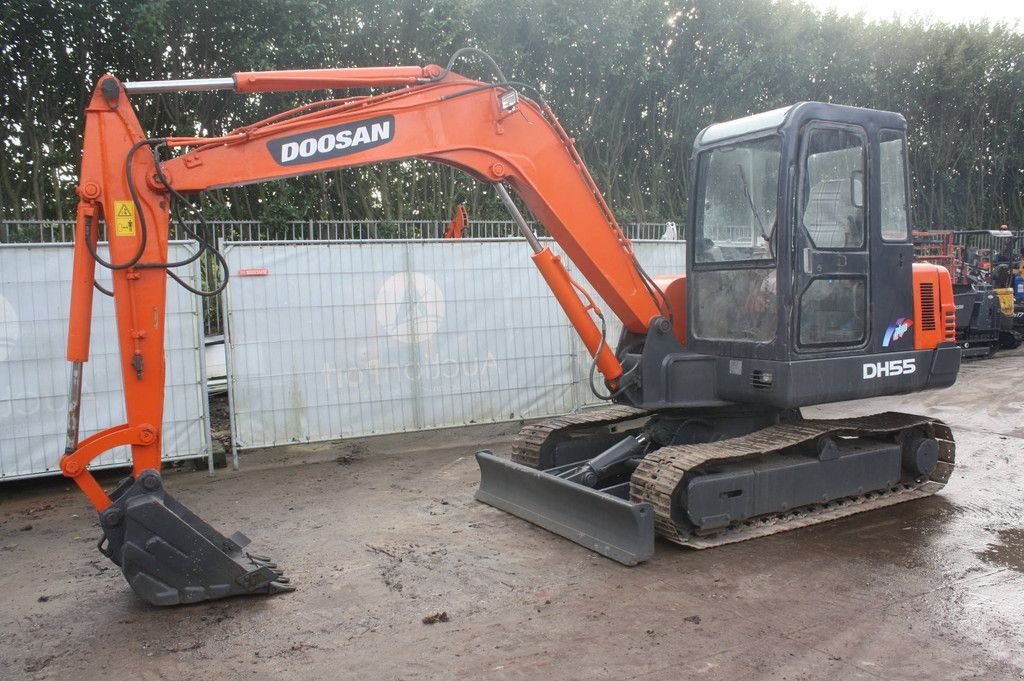 Kettenbagger des Typs Doosan DH55, Gebrauchtmaschine in Antwerpen (Bild 2)