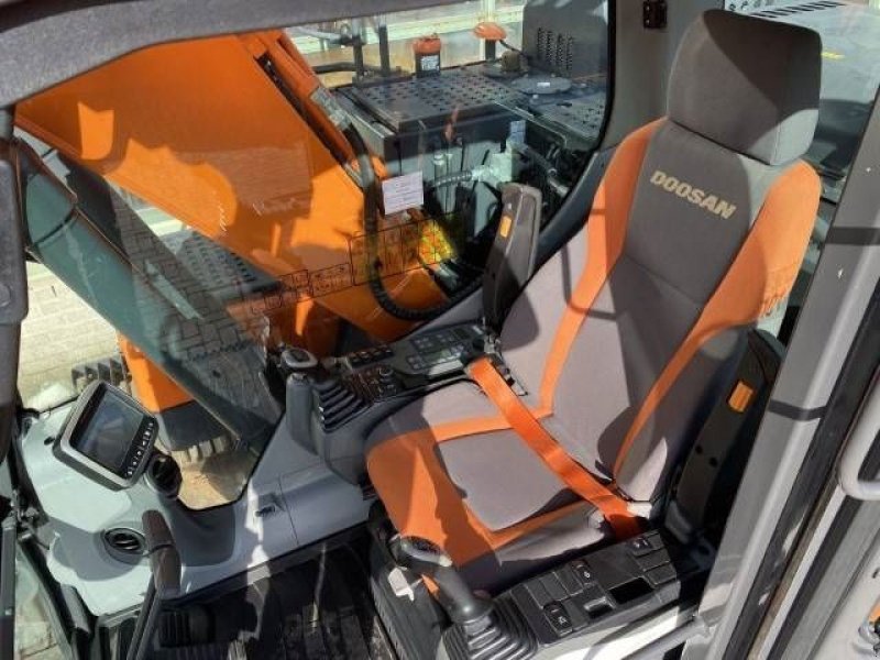 Kettenbagger du type Doosan DX 140 LC-5, Gebrauchtmaschine en Roosendaal (Photo 10)
