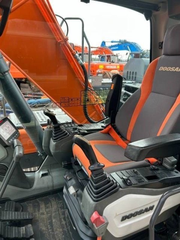 Kettenbagger des Typs Doosan DX 140 LC-5, Gebrauchtmaschine in Roosendaal (Bild 9)