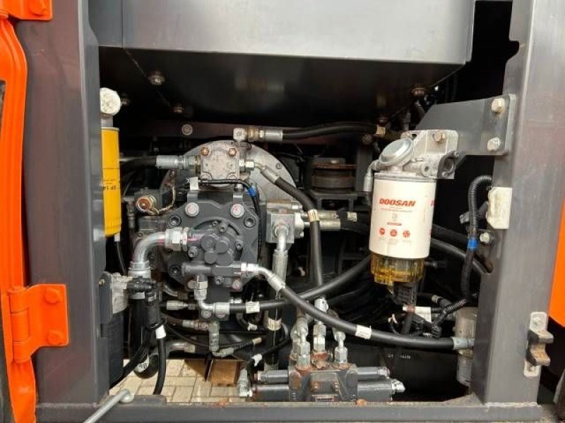 Kettenbagger des Typs Doosan DX 140 LC-5, Gebrauchtmaschine in Roosendaal (Bild 11)