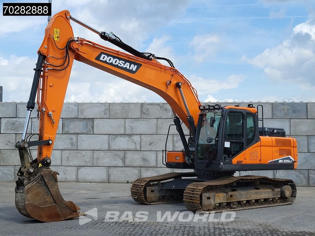 Kettenbagger типа Doosan DX225 LC-7 4 BUCKETS, Gebrauchtmaschine в Veghel (Фотография 2)