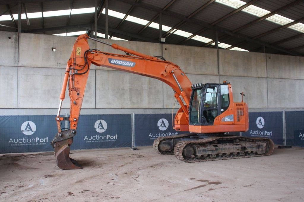 Kettenbagger del tipo Doosan DX235LCR, Gebrauchtmaschine en Antwerpen (Imagen 1)