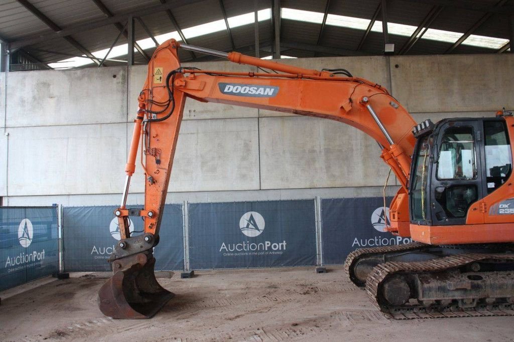 Kettenbagger del tipo Doosan DX235LCR, Gebrauchtmaschine en Antwerpen (Imagen 10)