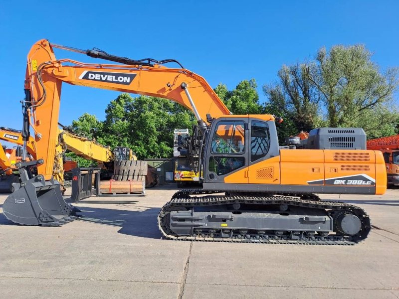 Kettenbagger des Typs Doosan DX300LC-7M, Neumaschine in Stabroek (Bild 1)