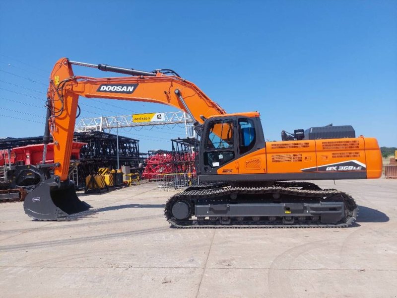 Kettenbagger of the type Doosan DX360LC-7M (2 pieces available), Neumaschine in Stabroek (Picture 1)
