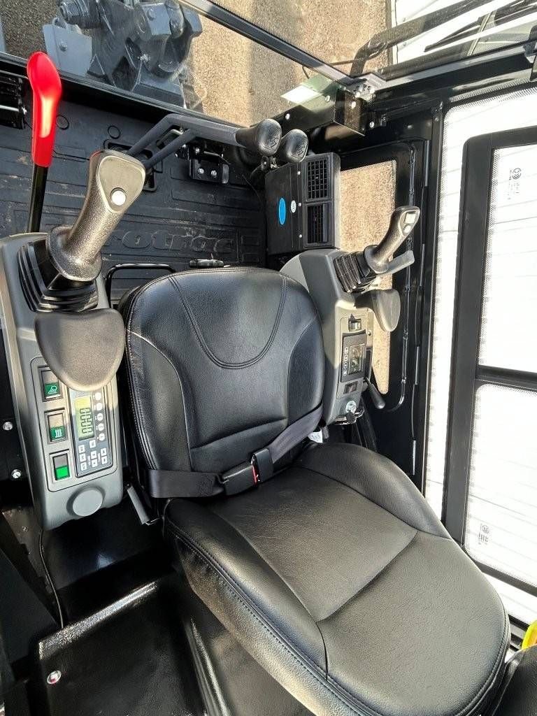 Kettenbagger des Typs Eurotrac HE18 C, Neumaschine in Antwerpen (Bild 8)