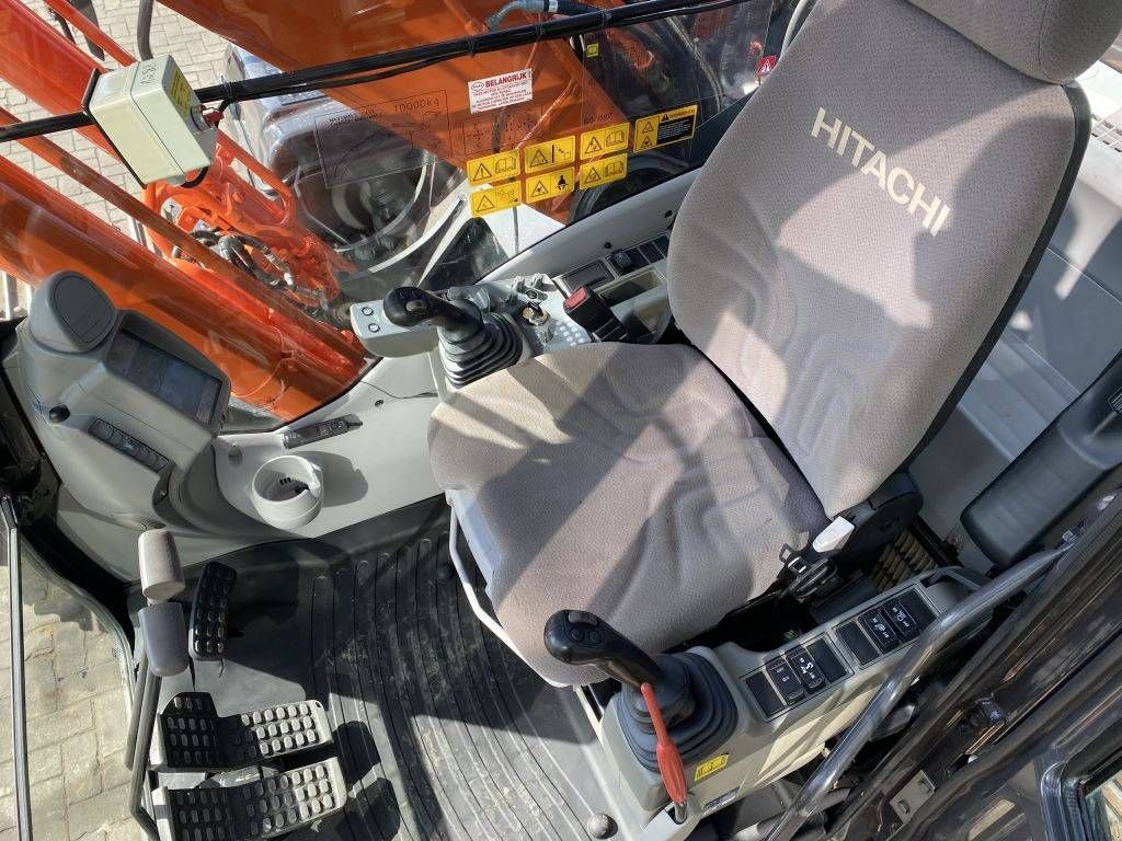 Kettenbagger от тип Hitachi 210LC-5B, Gebrauchtmaschine в Roosendaal (Снимка 10)