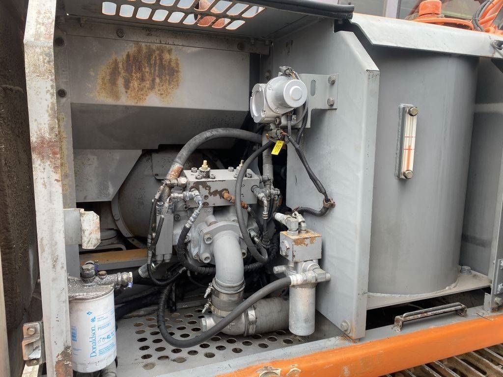 Kettenbagger des Typs Hitachi EX 150 LC, Gebrauchtmaschine in Roosendaal (Bild 10)