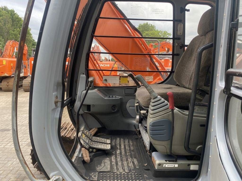 Kettenbagger des Typs Hitachi EX 150 LC, Gebrauchtmaschine in Roosendaal (Bild 9)