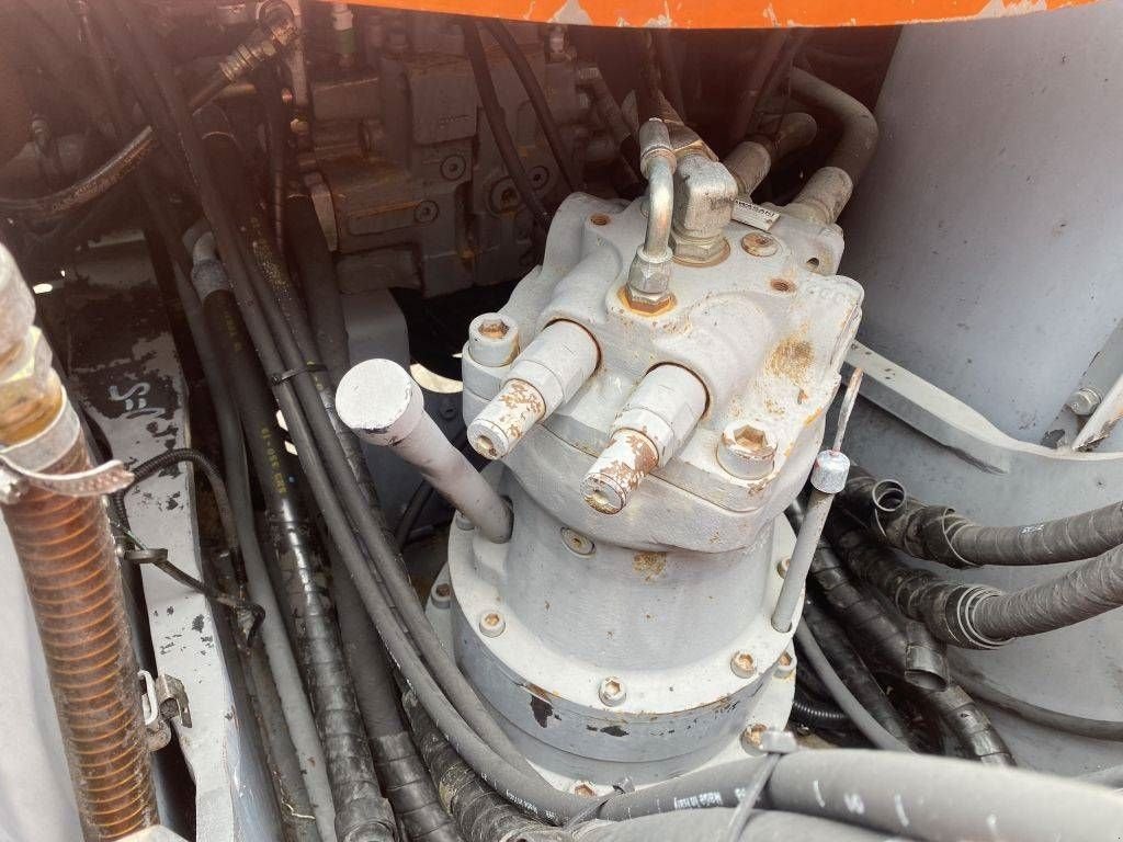 Kettenbagger des Typs Hitachi EX 150 LC, Gebrauchtmaschine in Roosendaal (Bild 11)