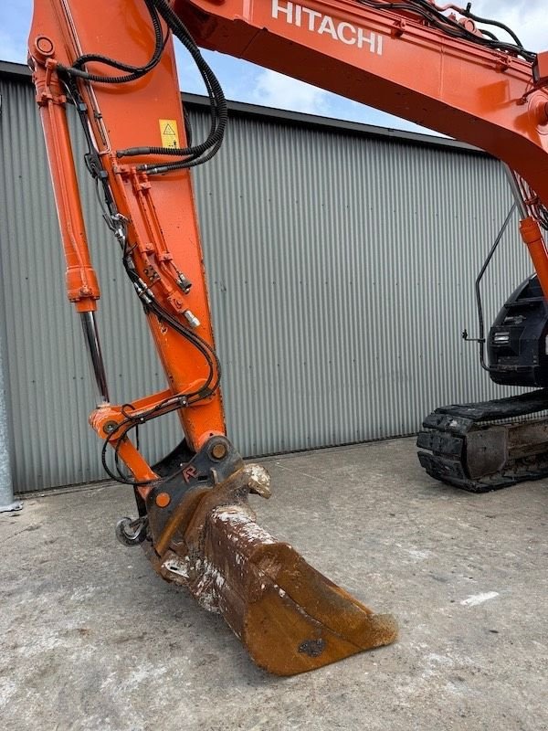 Kettenbagger des Typs Hitachi ZX 135 US-5B, Gebrauchtmaschine in Beveren-Waas Melsele (Bild 5)