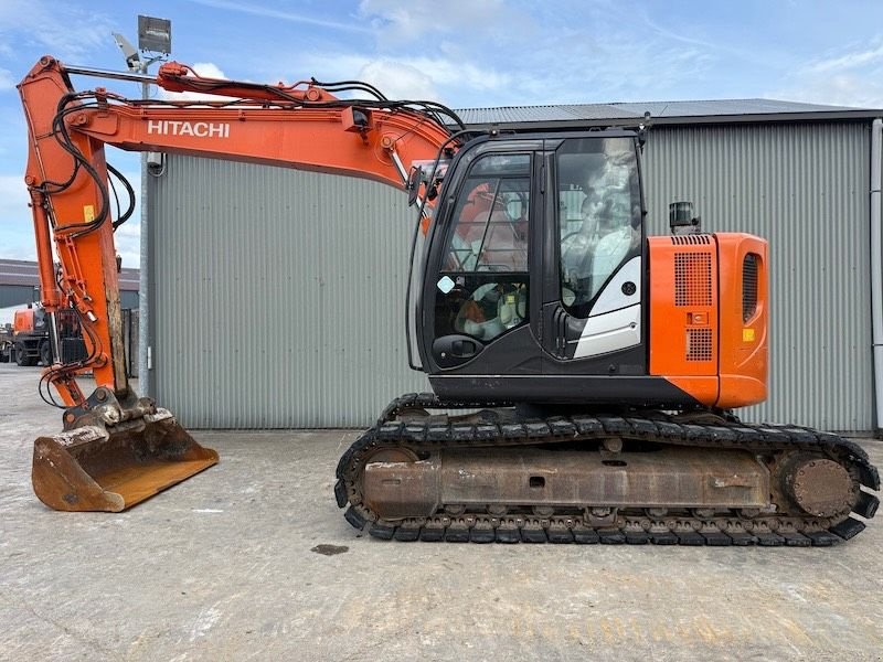 Kettenbagger des Typs Hitachi ZX 135 US-5B, Gebrauchtmaschine in Beveren-Waas Melsele (Bild 1)