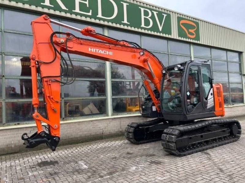 Kettenbagger van het type Hitachi ZX 135 US-6, Gebrauchtmaschine in Roosendaal (Foto 3)