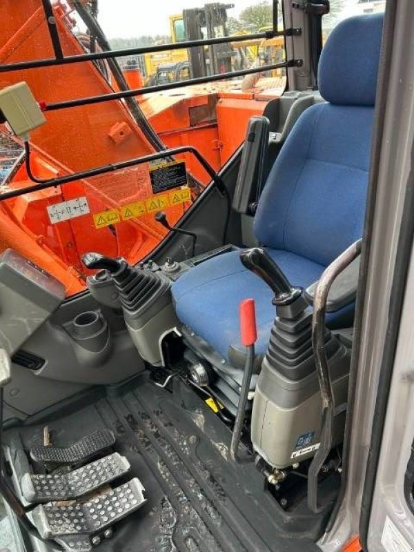 Kettenbagger des Typs Hitachi ZX 135 US, Gebrauchtmaschine in Roosendaal (Bild 8)