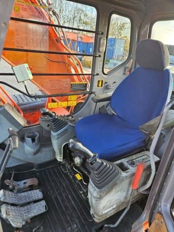 Kettenbagger des Typs Hitachi ZX 180, Gebrauchtmaschine in Roosendaal (Bild 9)