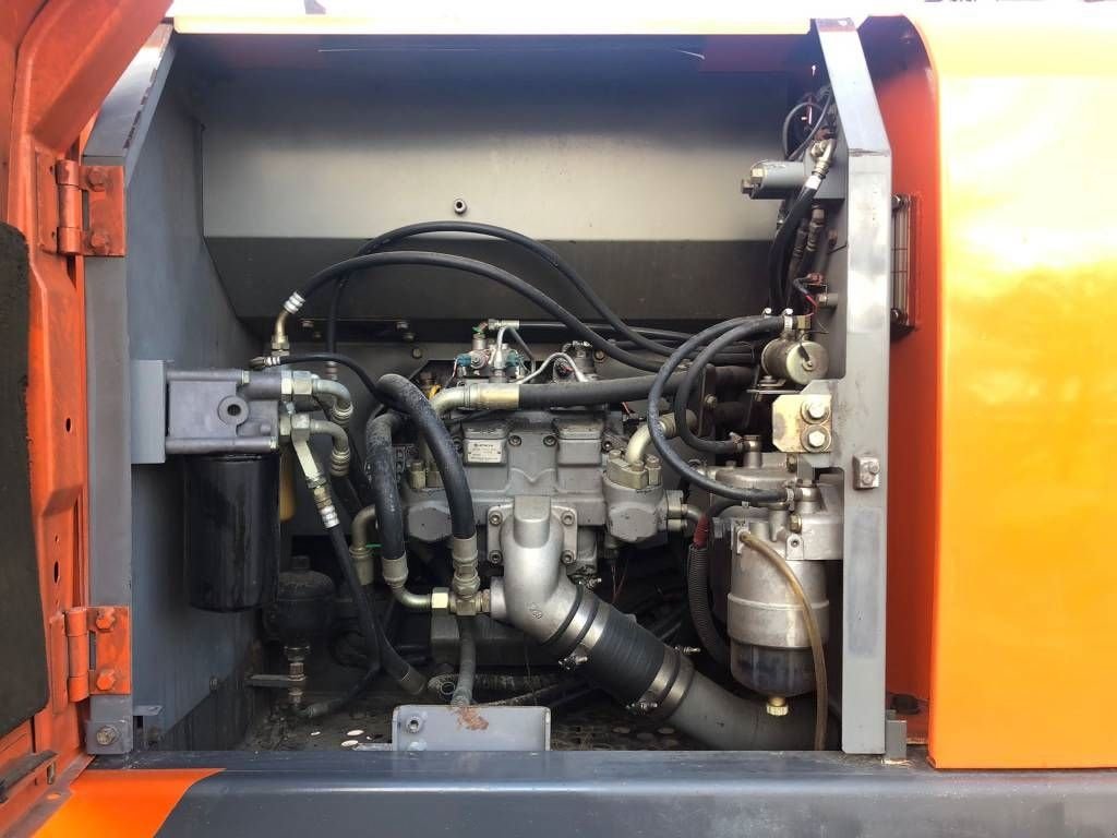 Kettenbagger des Typs Hitachi ZX 210 LC-3, Gebrauchtmaschine in Roosendaal (Bild 10)