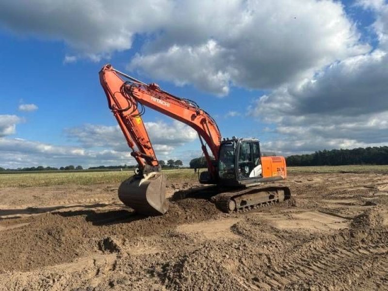 Kettenbagger typu Hitachi ZX 210 LC-5B, Gebrauchtmaschine v Roosendaal (Obrázek 2)