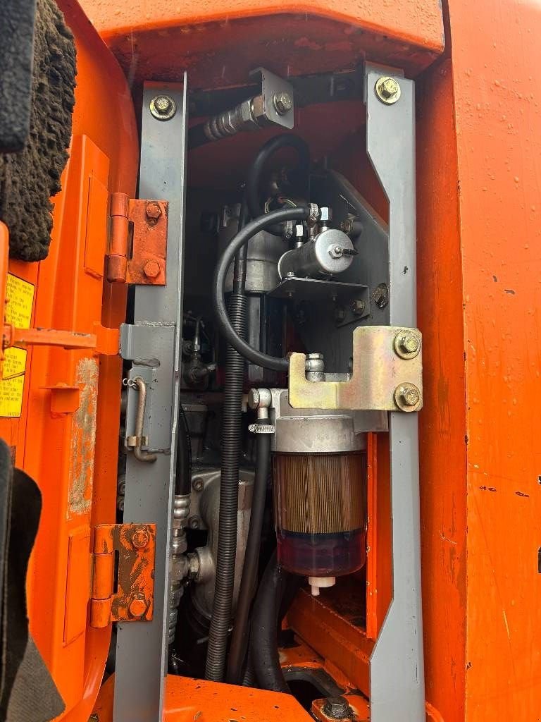 Kettenbagger des Typs Hitachi ZX 225 US LC-3, Gebrauchtmaschine in Roosendaal (Bild 11)