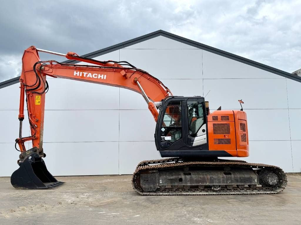 Kettenbagger del tipo Hitachi ZX 225 US LC-5 B - Automatic Greasing / Camera, Gebrauchtmaschine In Veldhoven (Immagine 1)