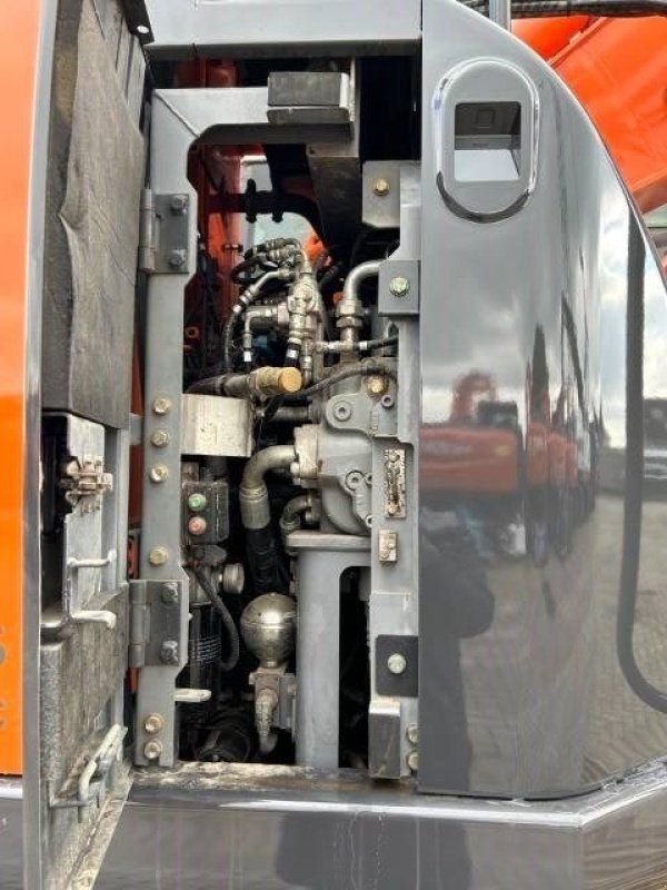 Kettenbagger typu Hitachi ZX 225 US LC-5 B, Gebrauchtmaschine v Roosendaal (Obrázek 10)